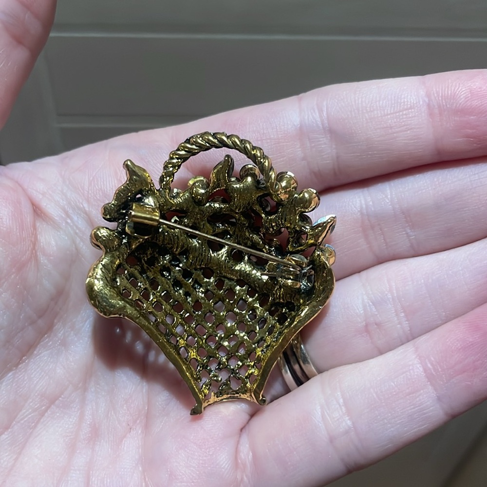 Basket of Flowers Brooch - Picture 3 of 4